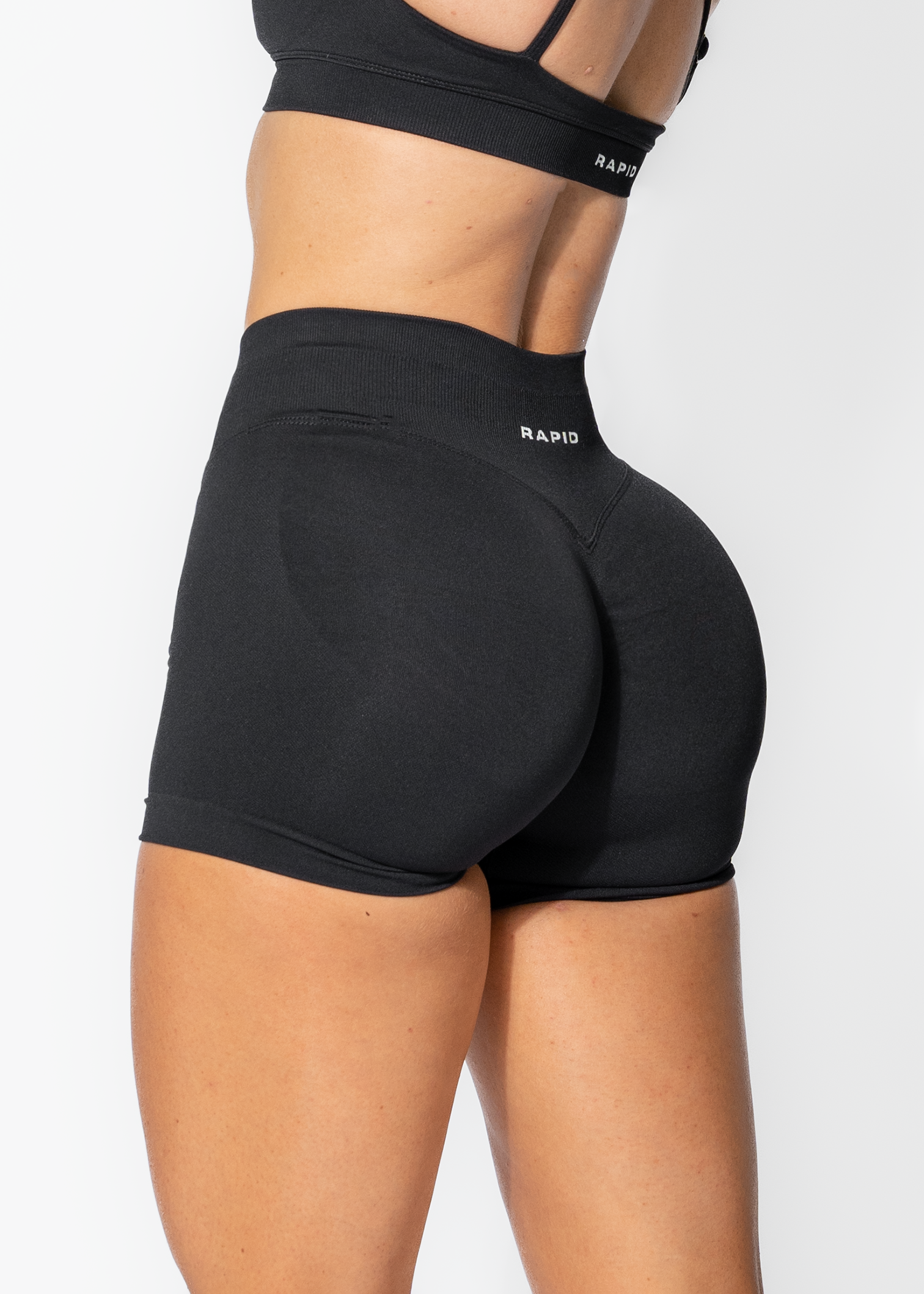 BALANCE SCRUNCH BUM SHORTS - BLACK