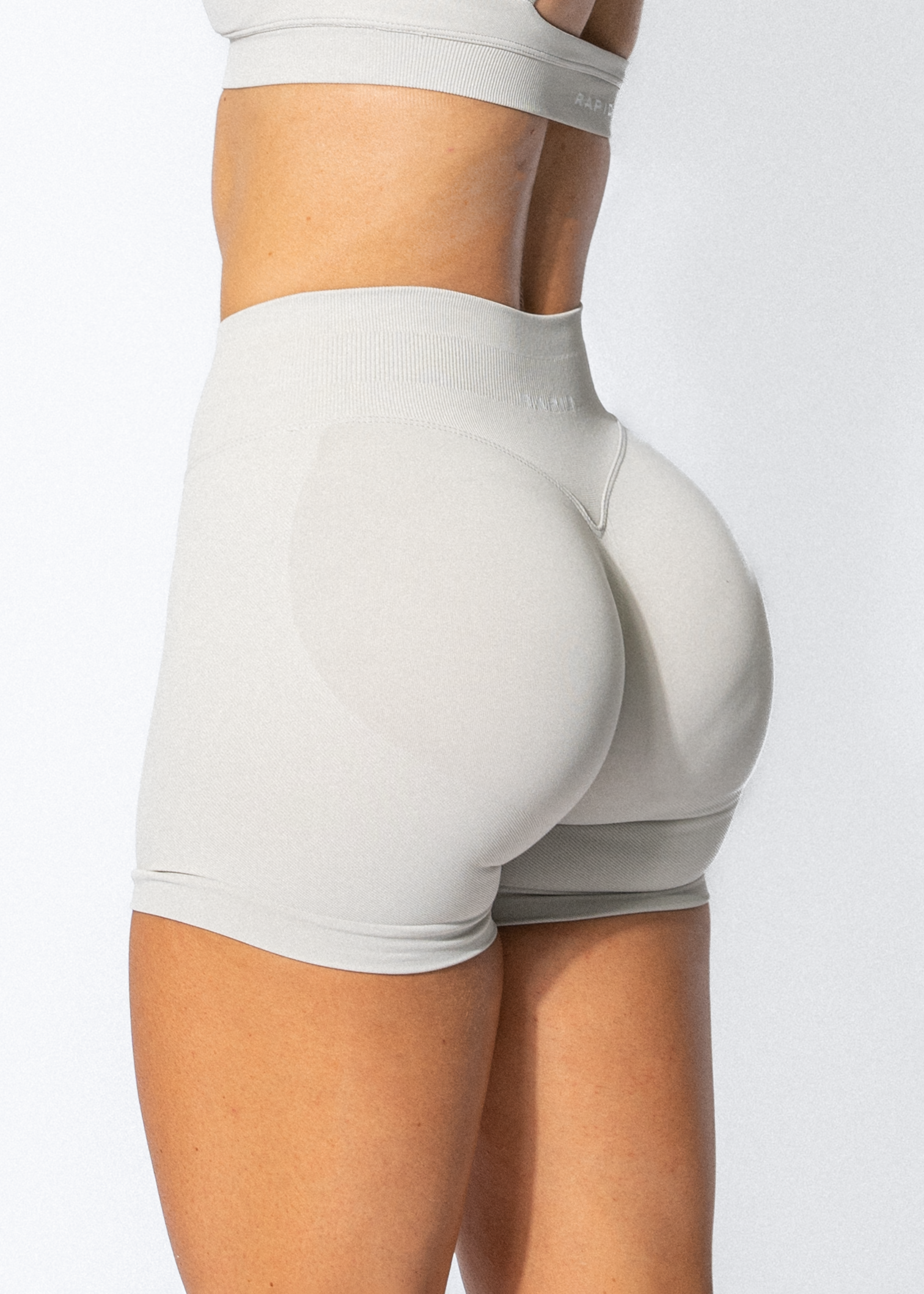 BALANCE SCRUNCH BUM SHORTS - MIST