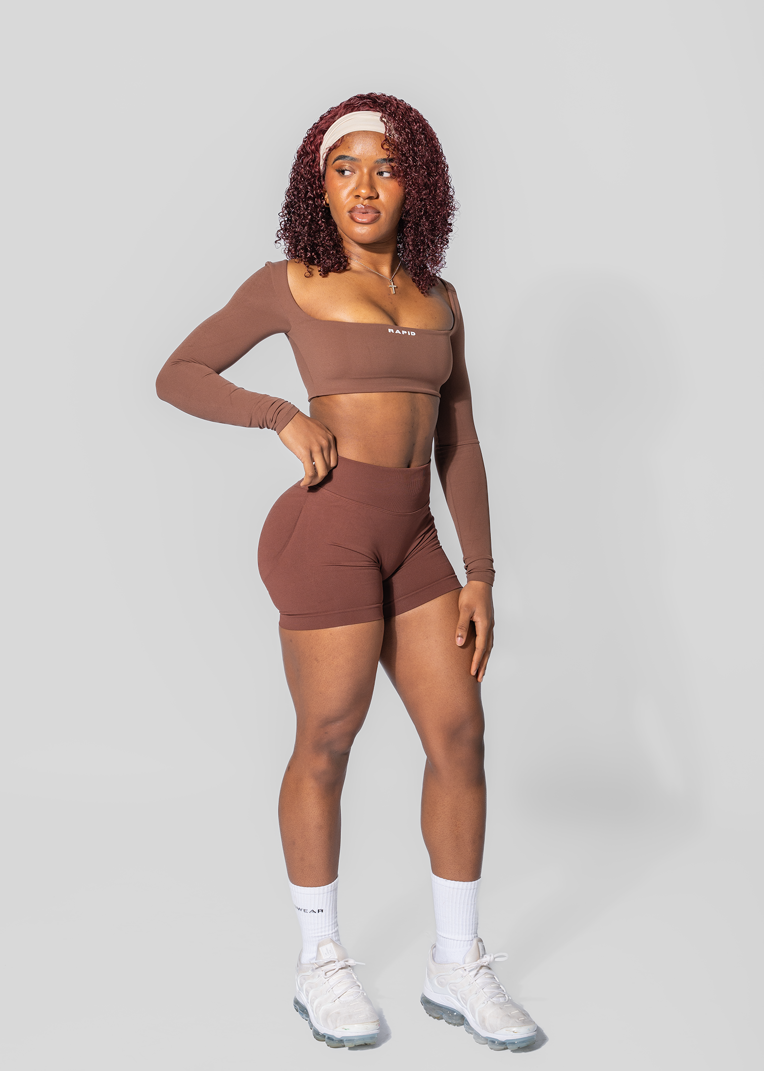 BALANCE SCRUNCH BUM SHORTS - BROWN