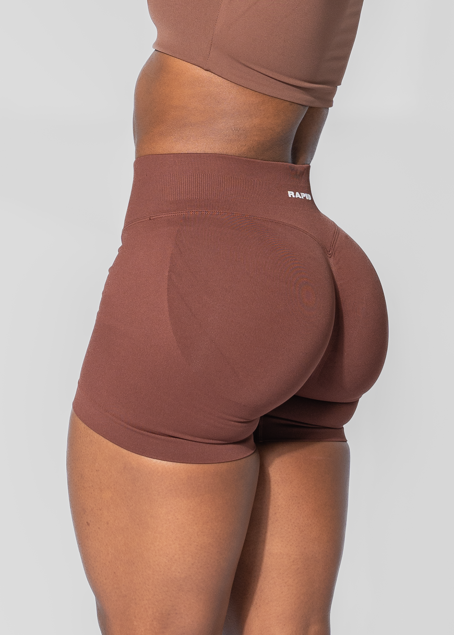 BALANCE SCRUNCH BUM SHORTS - BROWN