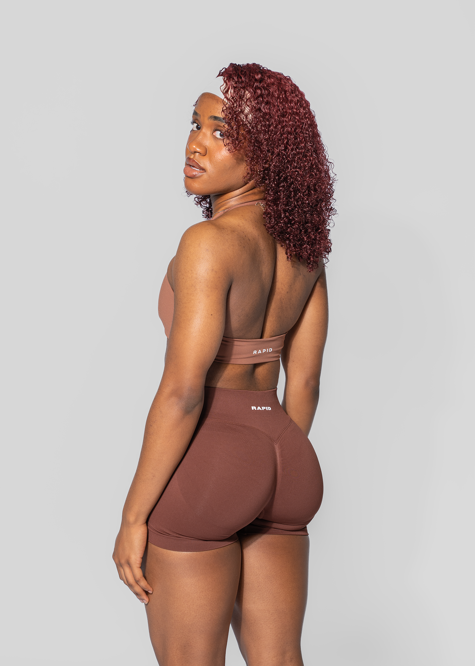 BALANCE SCRUNCH BUM SHORTS - BROWN
