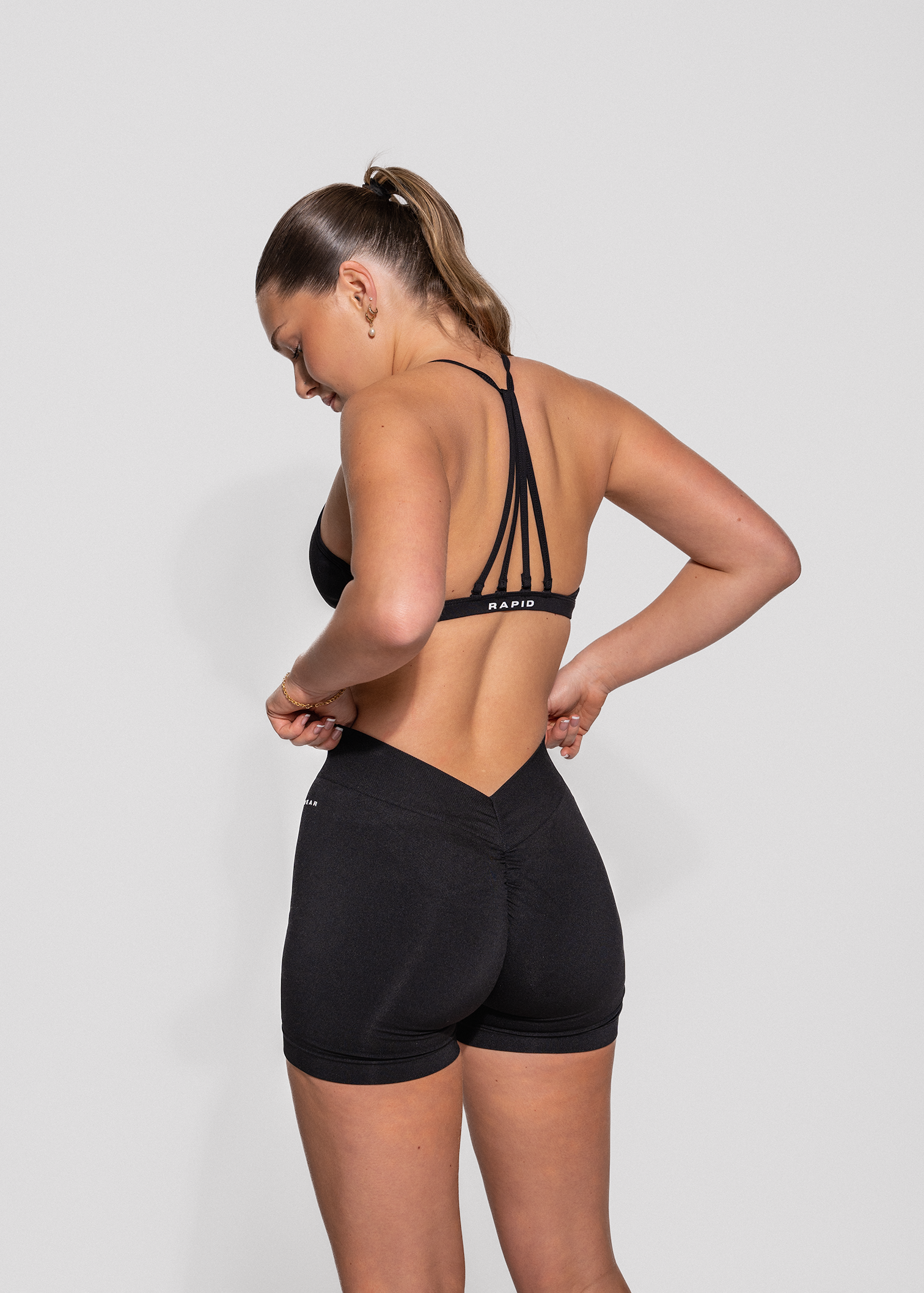 MINIMAL SPORTS BRA - BLACK