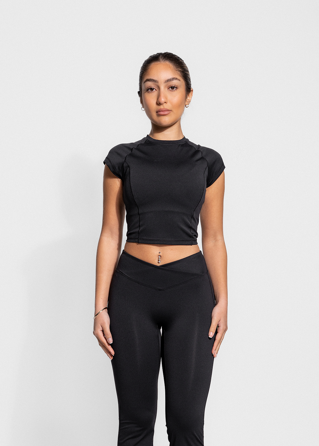 FAYE FITTED T- BLACK