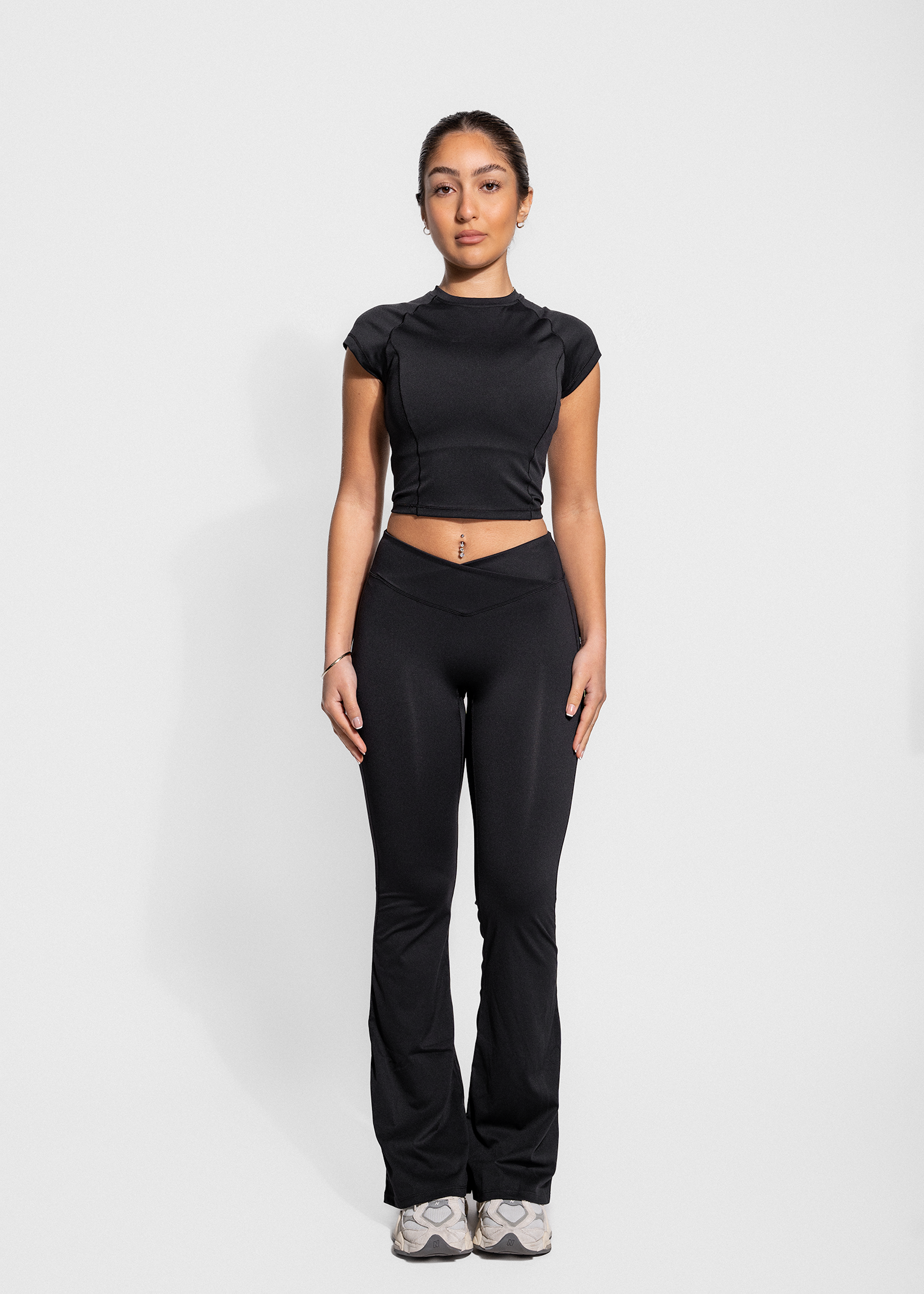 FAYE FITTED T- BLACK