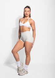 ELEVATE V-SCRUNCH BUM SHORTS - MIST