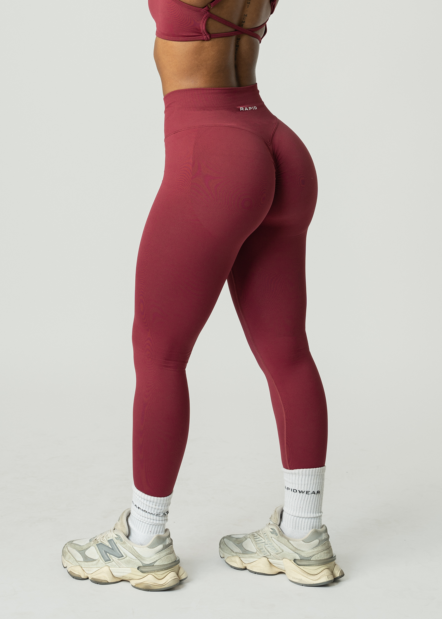 VIBRANCE SCRUNCH BUM LEGGINGS - WINE